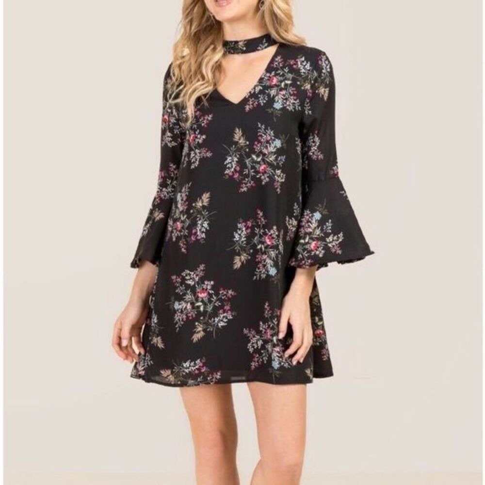 Francescas Floral Choker Neck Bell Sleeve Shift Dress Womens XS Black Boho Party